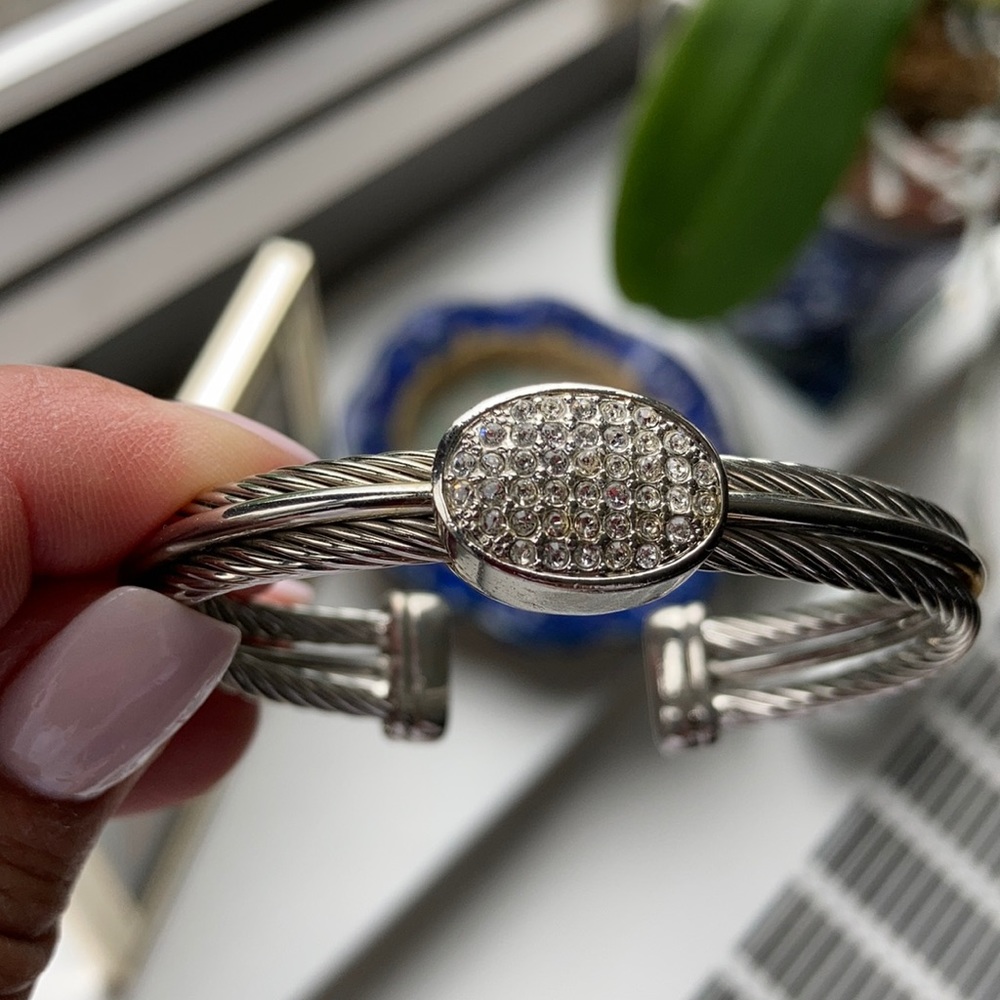 Custom jewelry bangle